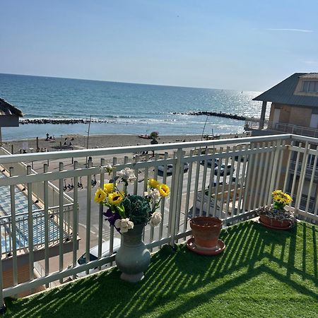 Апартаменти Front Sea Luxury Лідо-ді-Остія Екстер'єр фото