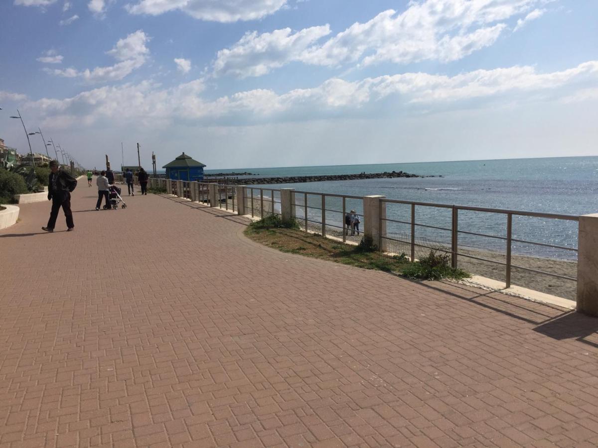 Апартаменти Front Sea Luxury Лідо-ді-Остія Екстер'єр фото