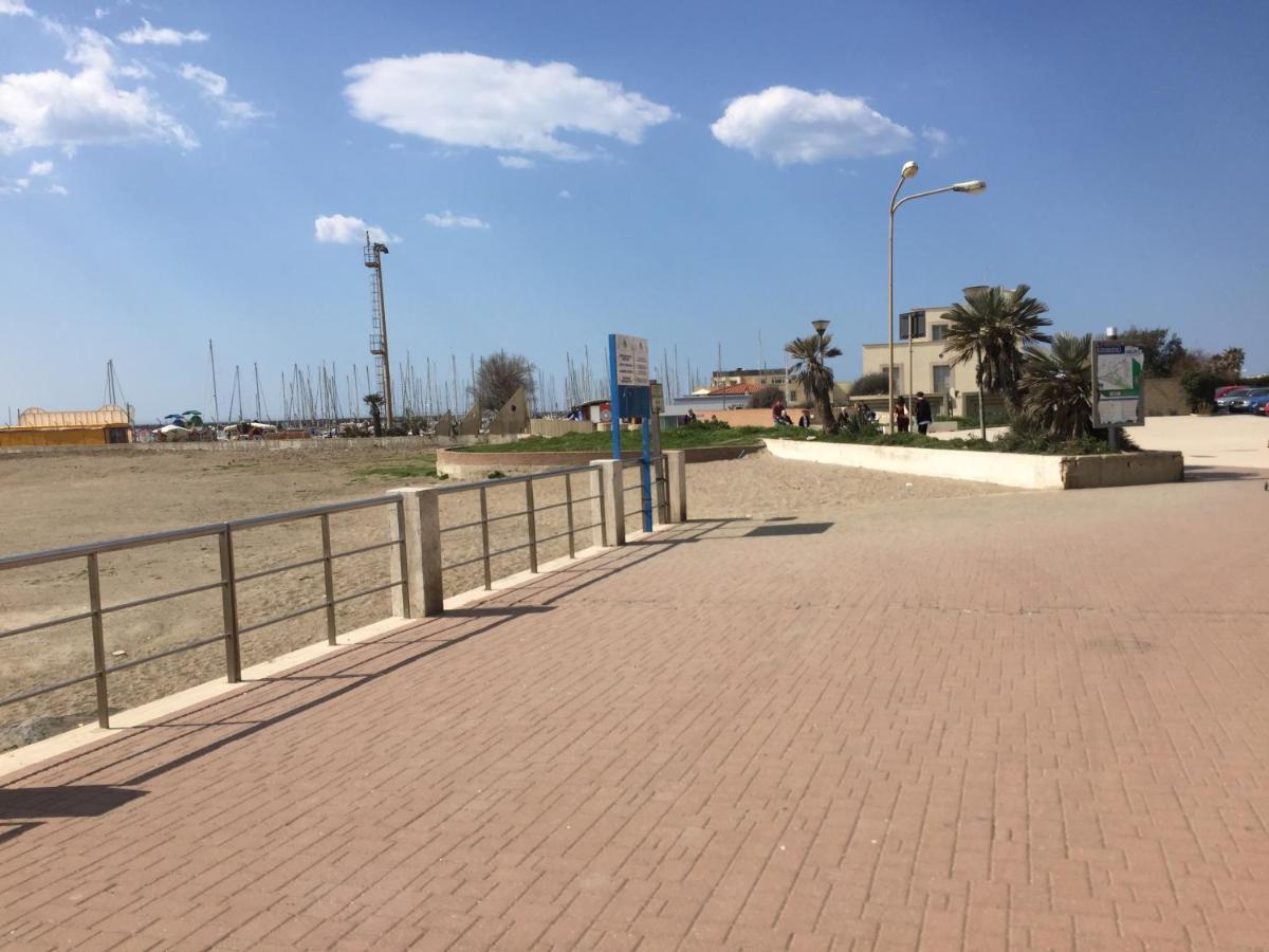 Апартаменти Front Sea Luxury Лідо-ді-Остія Екстер'єр фото