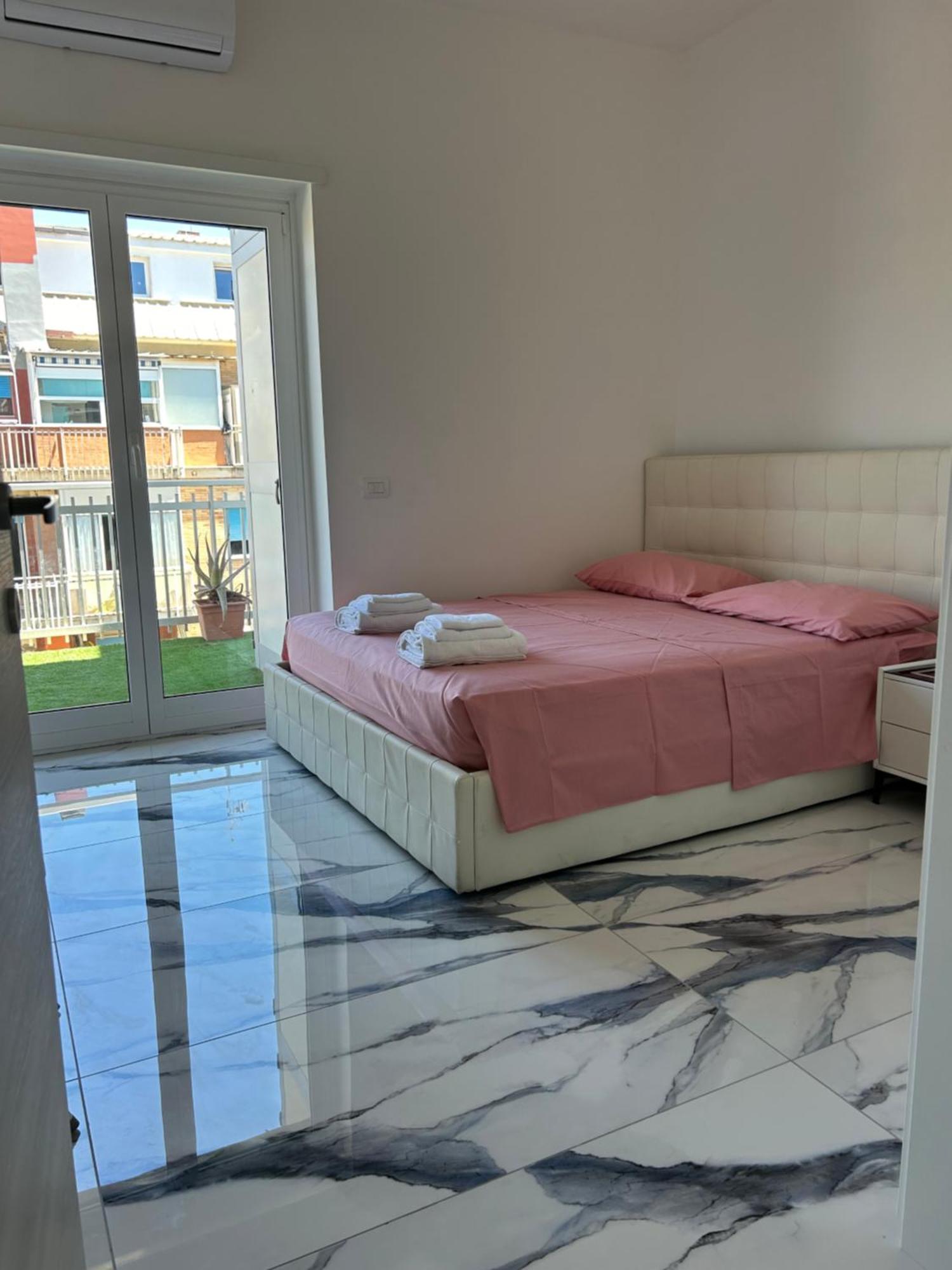Апартаменти Front Sea Luxury Лідо-ді-Остія Екстер'єр фото