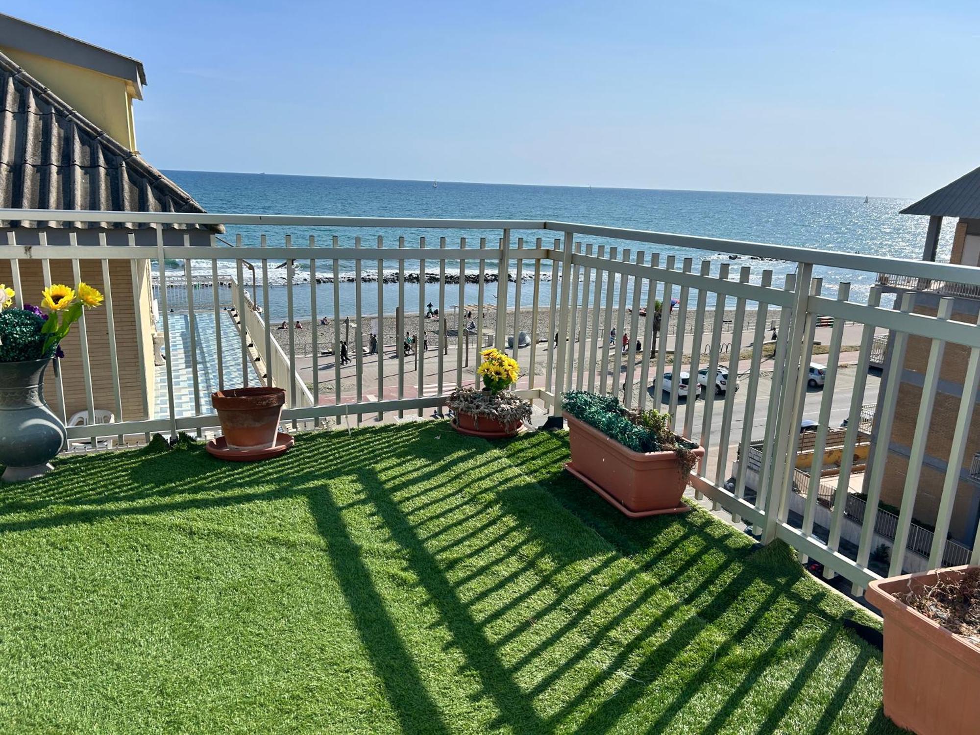 Апартаменти Front Sea Luxury Лідо-ді-Остія Екстер'єр фото
