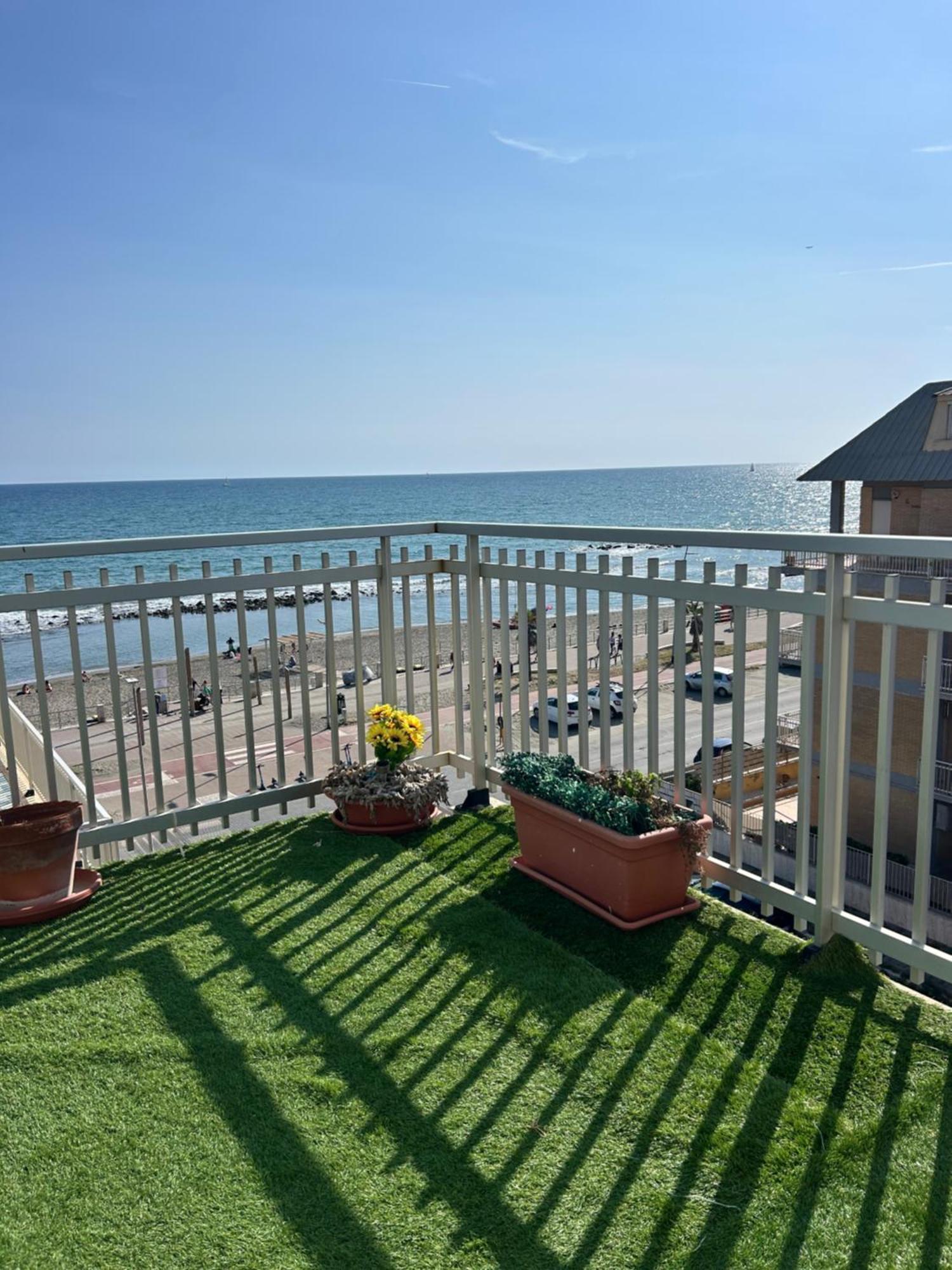 Апартаменти Front Sea Luxury Лідо-ді-Остія Екстер'єр фото